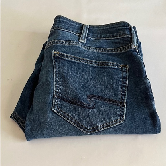 Silver Jeans Avery Straight High Rise Size 32 - Picture 3 of 16